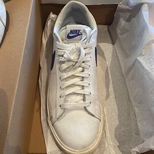 Blazer low leather white and blue Nike sneakers